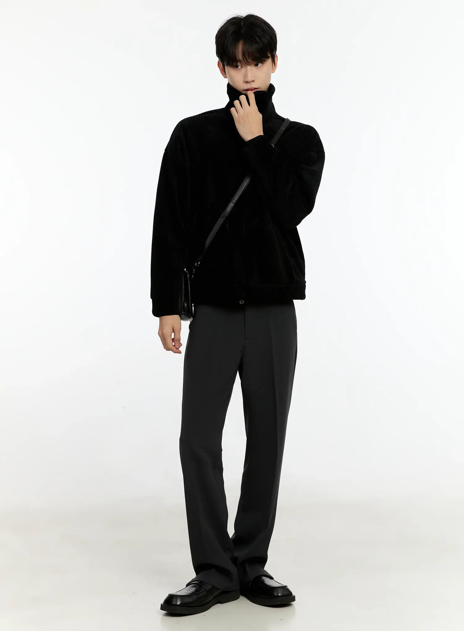 Minimalistische mittelgroße Umhängetasche IO531