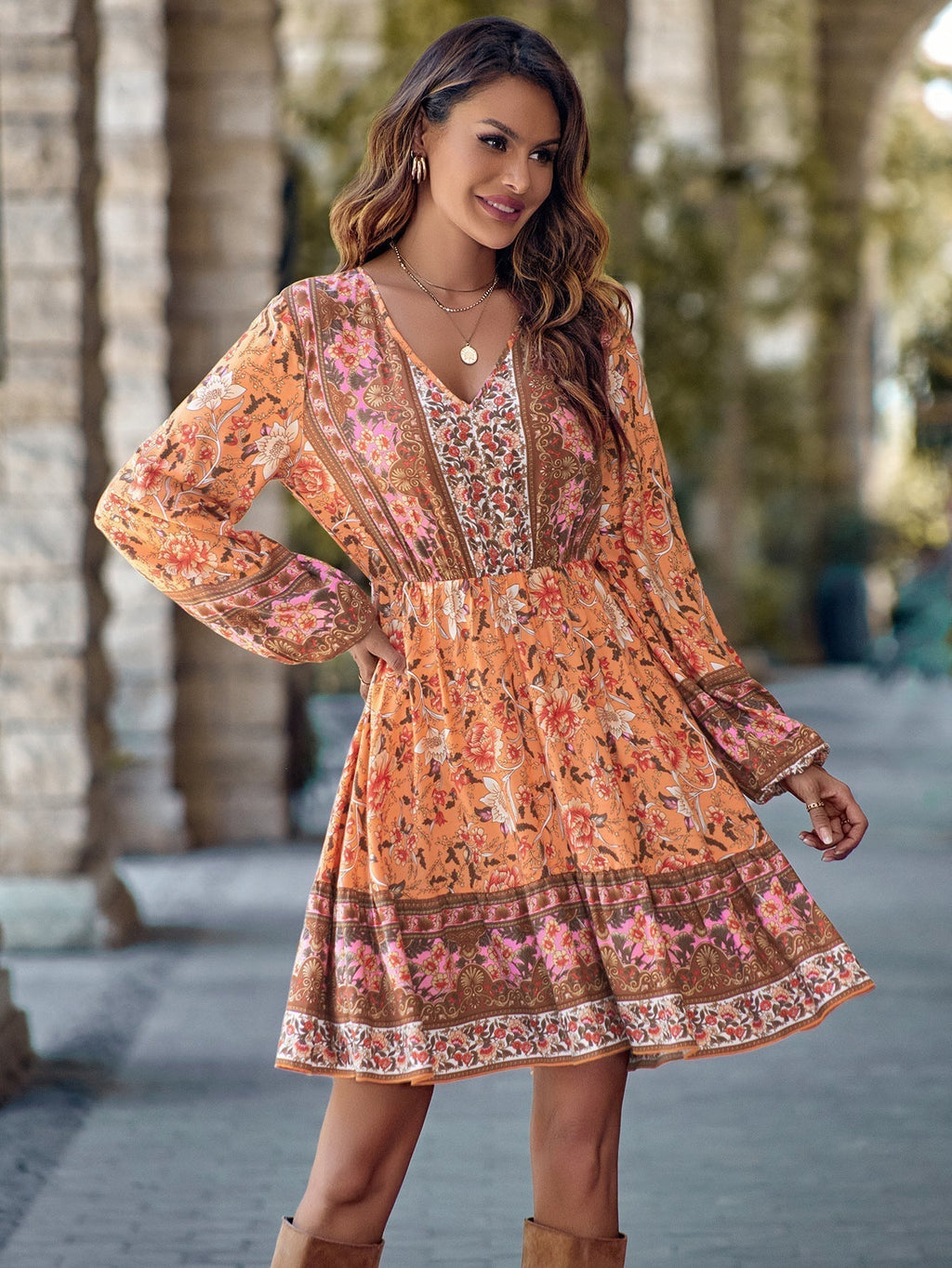 Langärmliges bedrucktes Kleid
