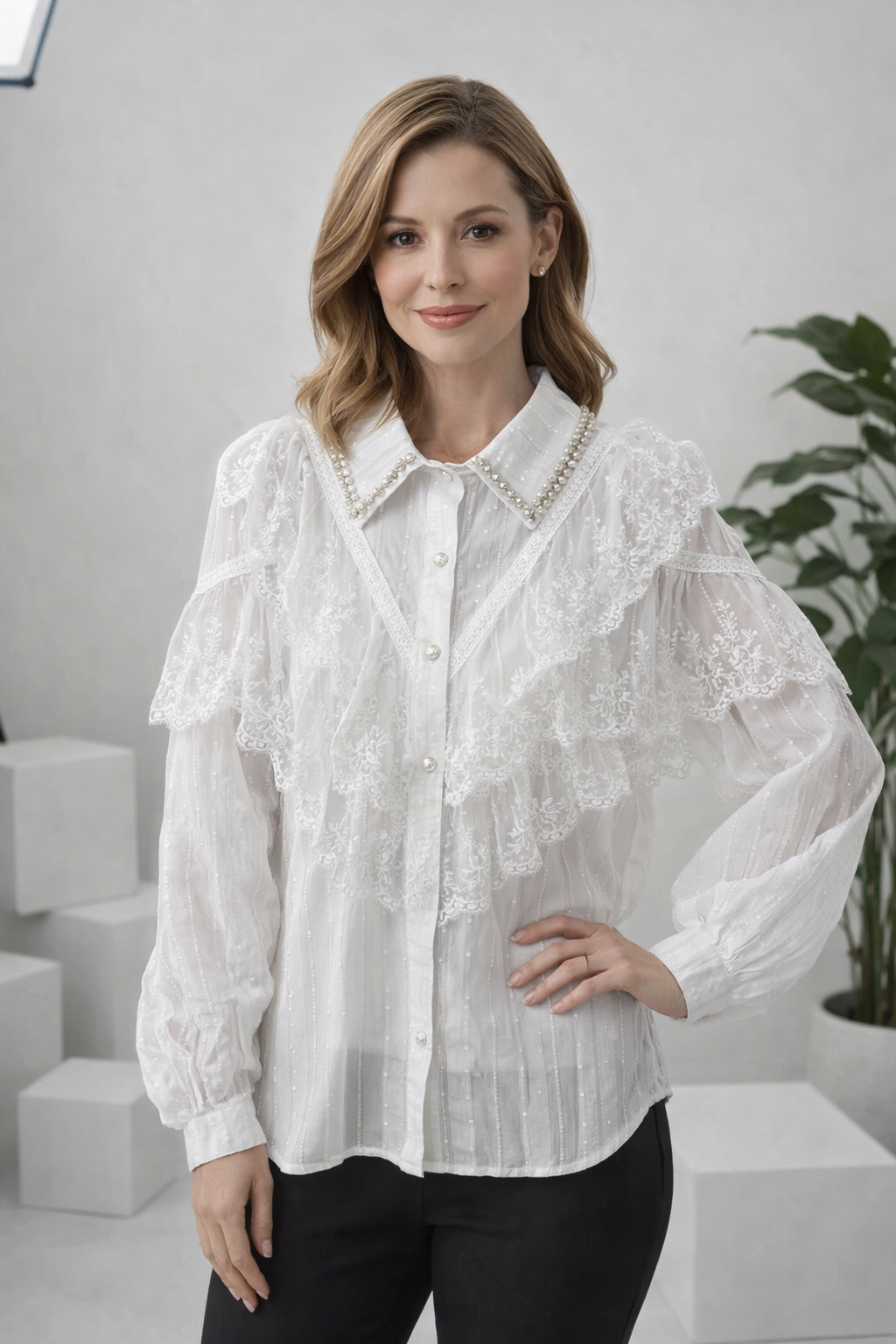 Vina | Vintage Bluse mit Perlen & Strassdetails
