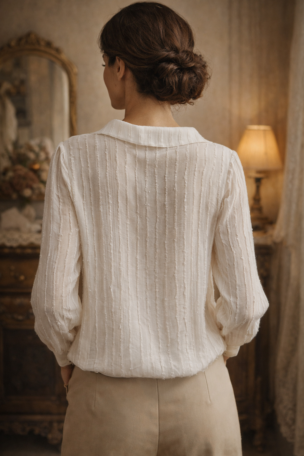 Vina | Vintage Bluse mit Perlen & Strassdetails