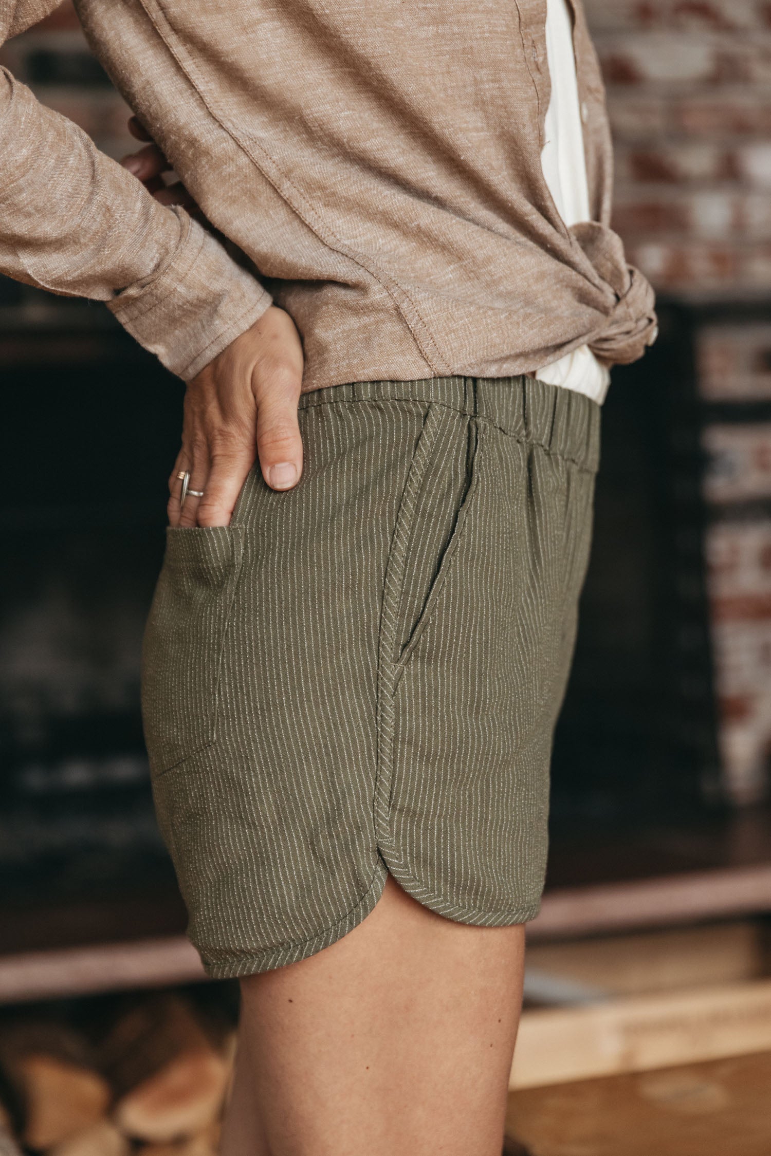 Luca Track Shorts / Olivgrün mit Streifen