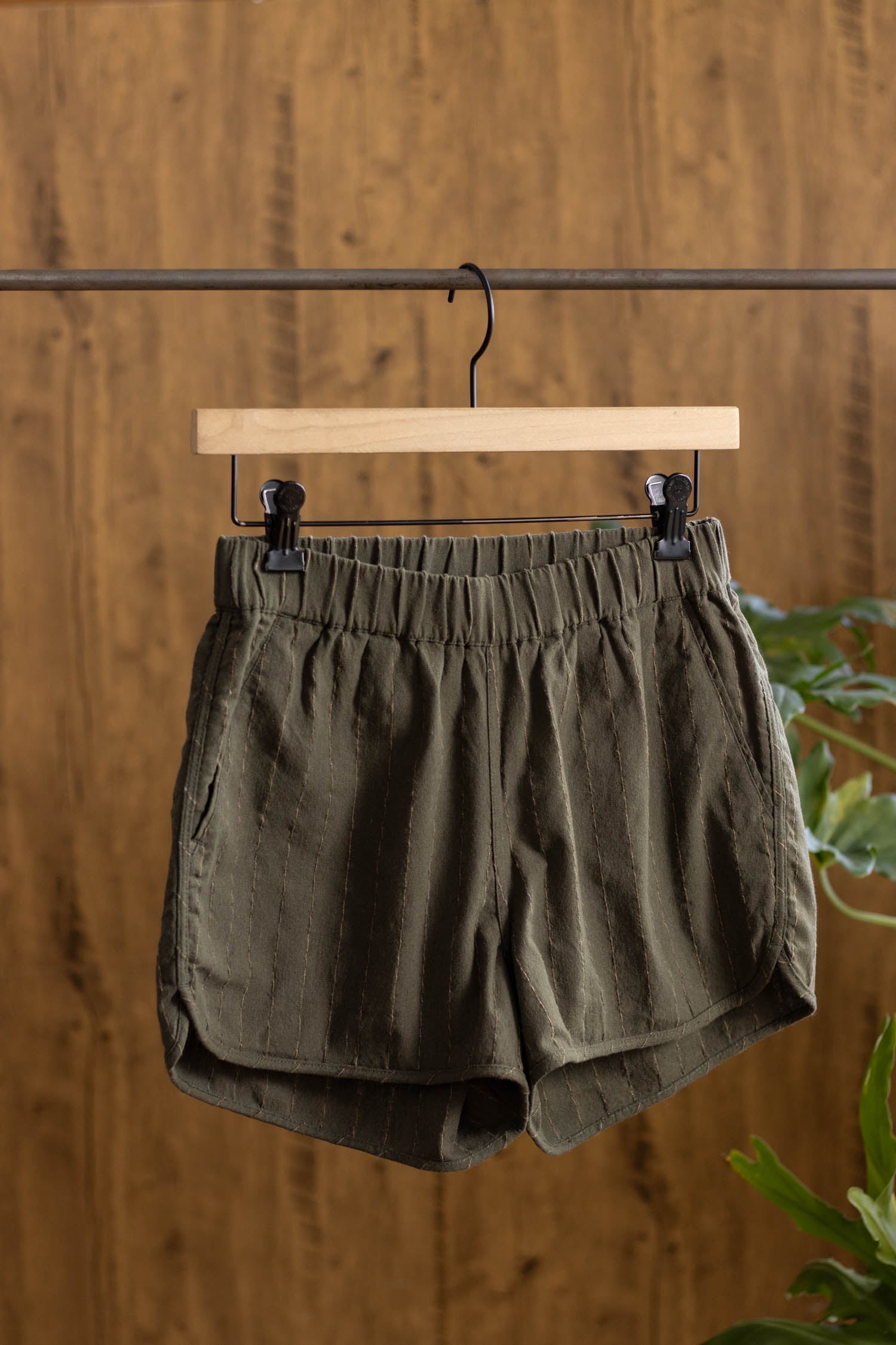 Luca Track Short / Olivgrüner Gürtel