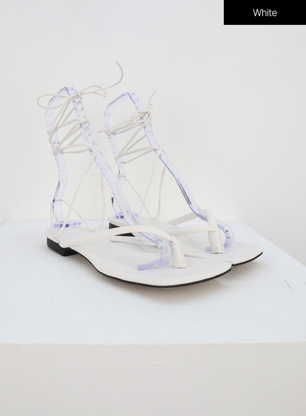 Flache Sandalen IY325