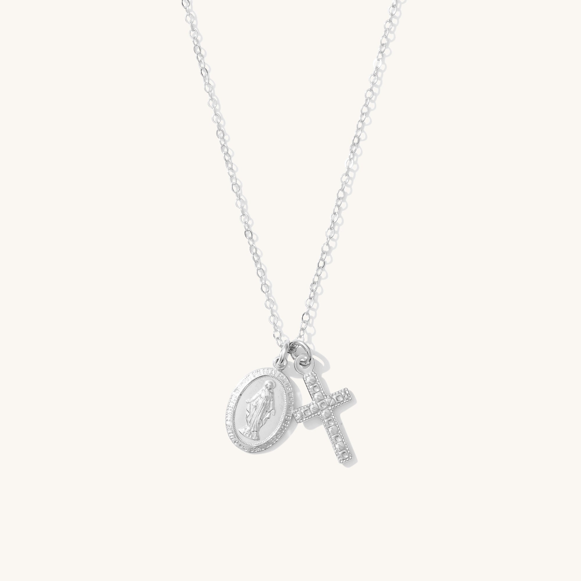 Kleiner Anhänger mit der Muttergottes und Kreuz