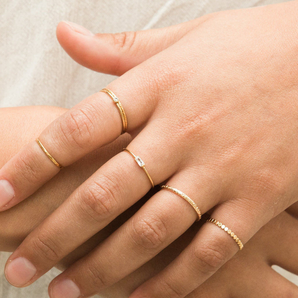 Dünner Ring mit Blumenmuster