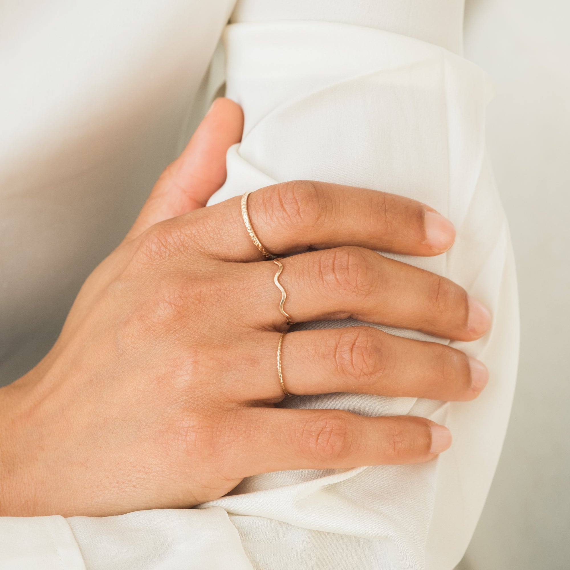 Dünner Ring mit Blumenmuster