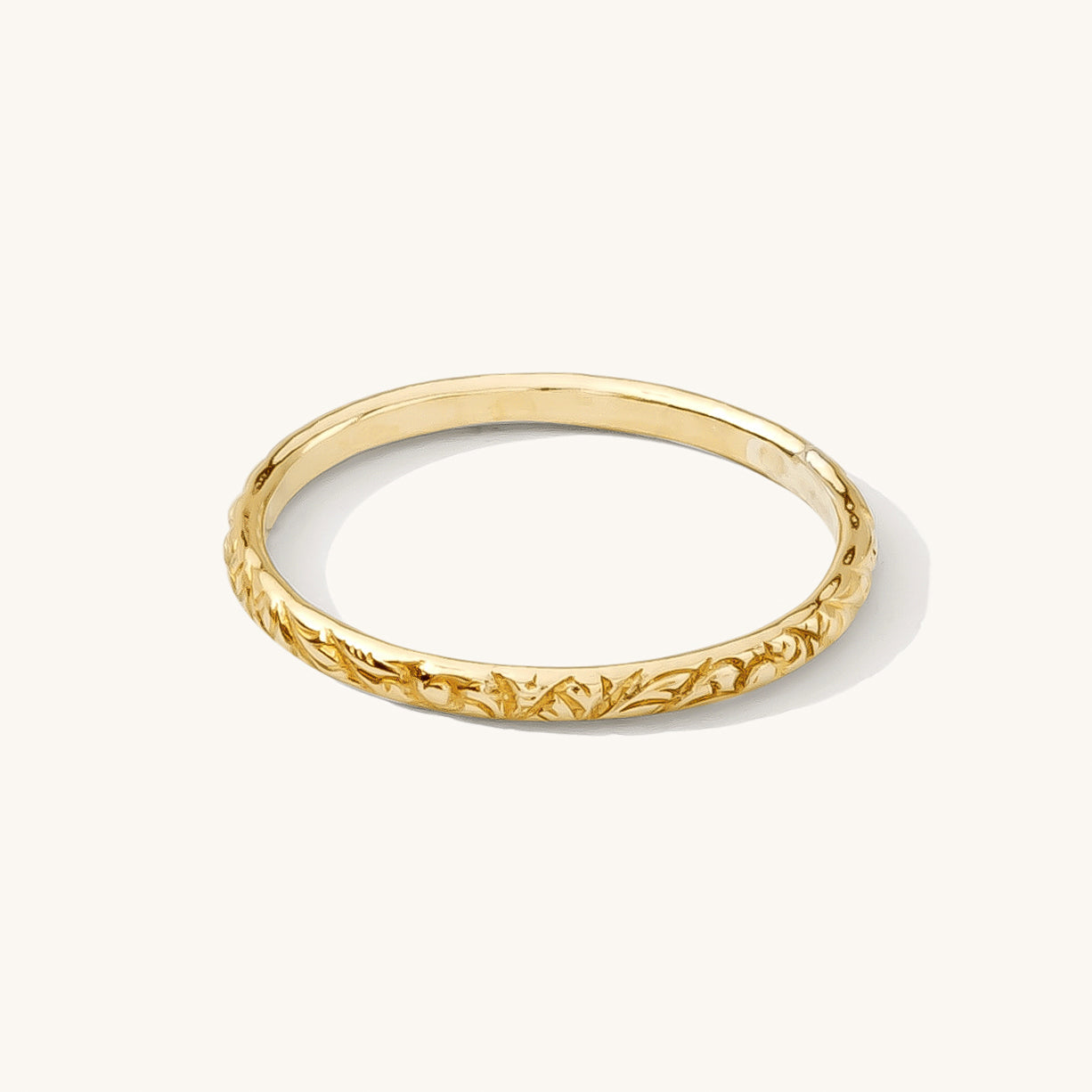 Dünner Ring mit Blumenmuster