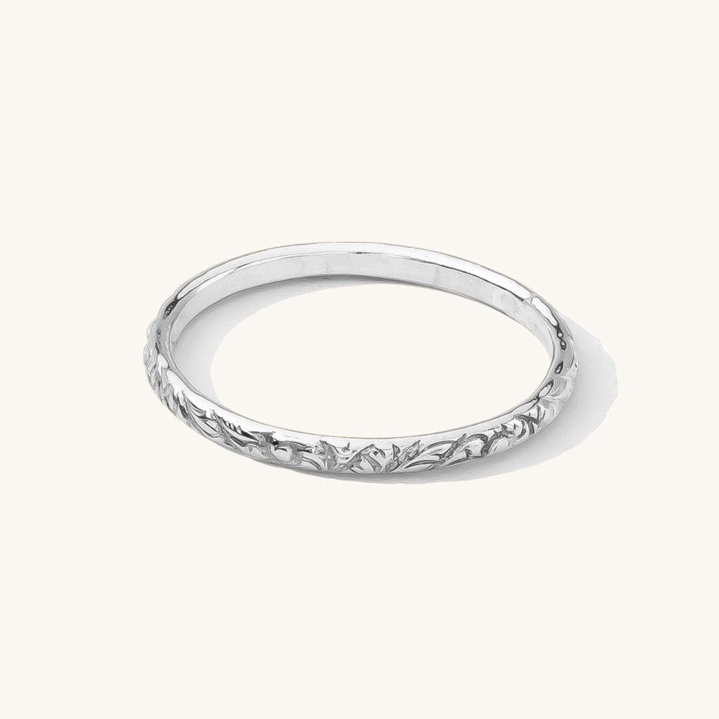 Dünner Ring mit Blumenmuster